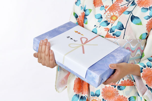 取引先にお中元を贈るときの選び方 | 【電報サービス】VERY CARD