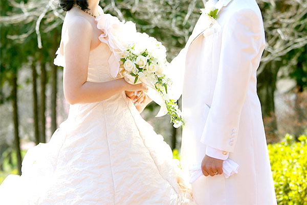 20代の新郎新婦に喜ばれる結婚祝い10選 | 【電報サービス】VERY CARD